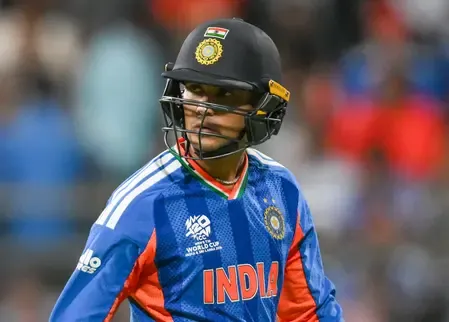 टी20 वर्ल्ड कप: सिर्फ 7 पारियों में 89 रन बना सके अभिषेक, वरुण चक्रवर्ती ने भी फैंस को किया निराश