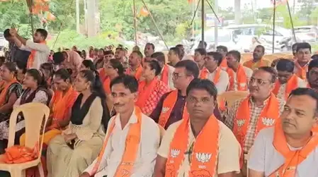 तापी : पीएम मोदी पर अभद्र टिप्पणी के खिलाफ भाजपा कार्यकर्ताओं का प्रदर्शन  