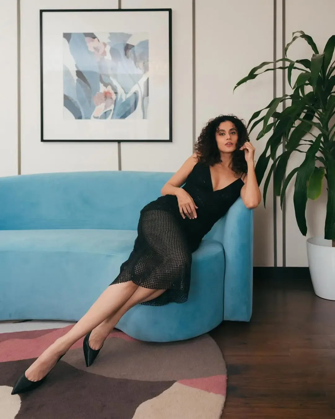 Taapsee Pannu Offers a Peek into an Evening of Embracing Choices