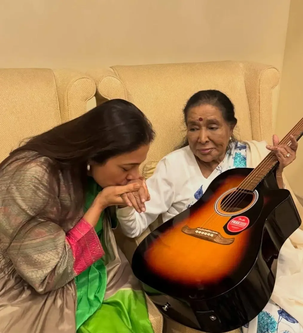 How Asha Bhosle's Surprise Birthday Gift Left Tabu Speechless