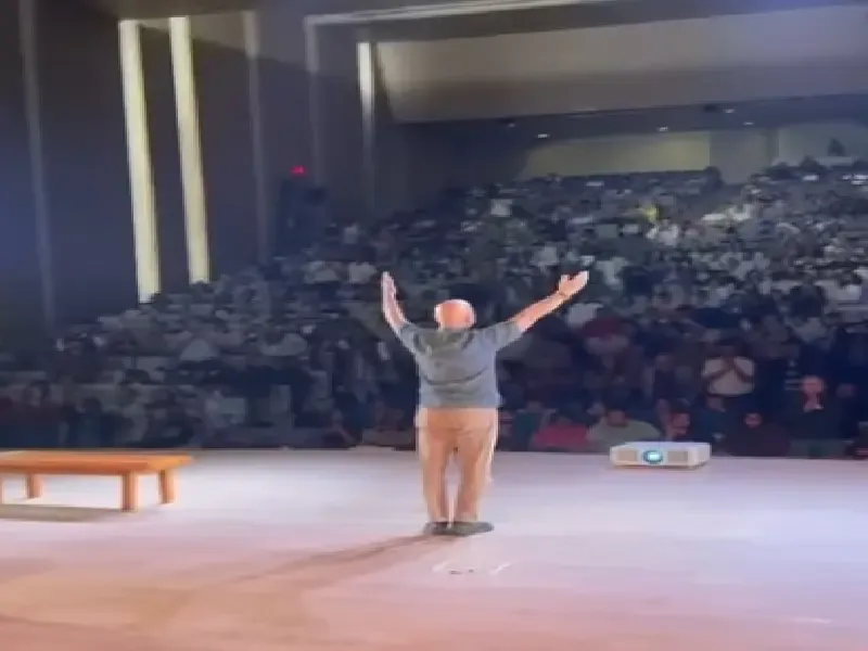 क्या तालियों की गड़गड़ाहट से अनुपम खेर ने दर्शकों का दिल जीता?