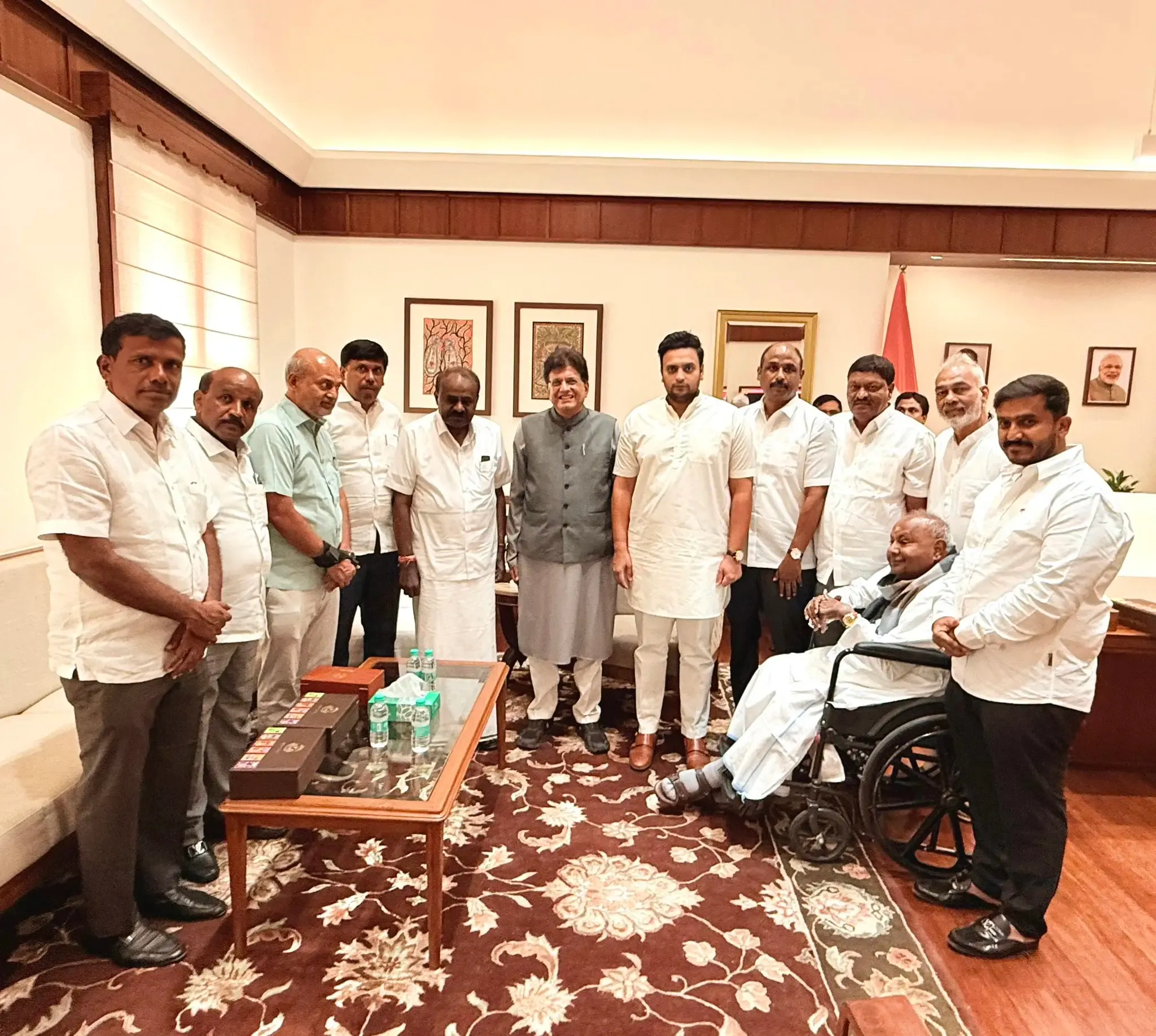 कर्नाटक के तंबाकू किसानों की समस्याओं पर गोयल-कुमारस्वामी की बैठक, नए बाजारों की खोज पर जोर