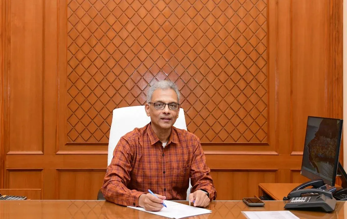Tamil Thaai Vazhthu must play first at all Tamil Nadu official events