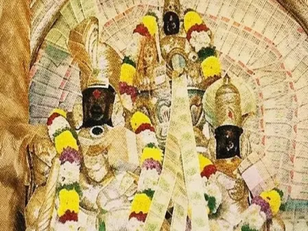 तमिलनाडु के इस मंदिर में एक साथ विराजमान हैं मां लक्ष्मी और भगवान कुबेर, दर्शन मात्र से ही दूर होती है आर्थिक परेशानी