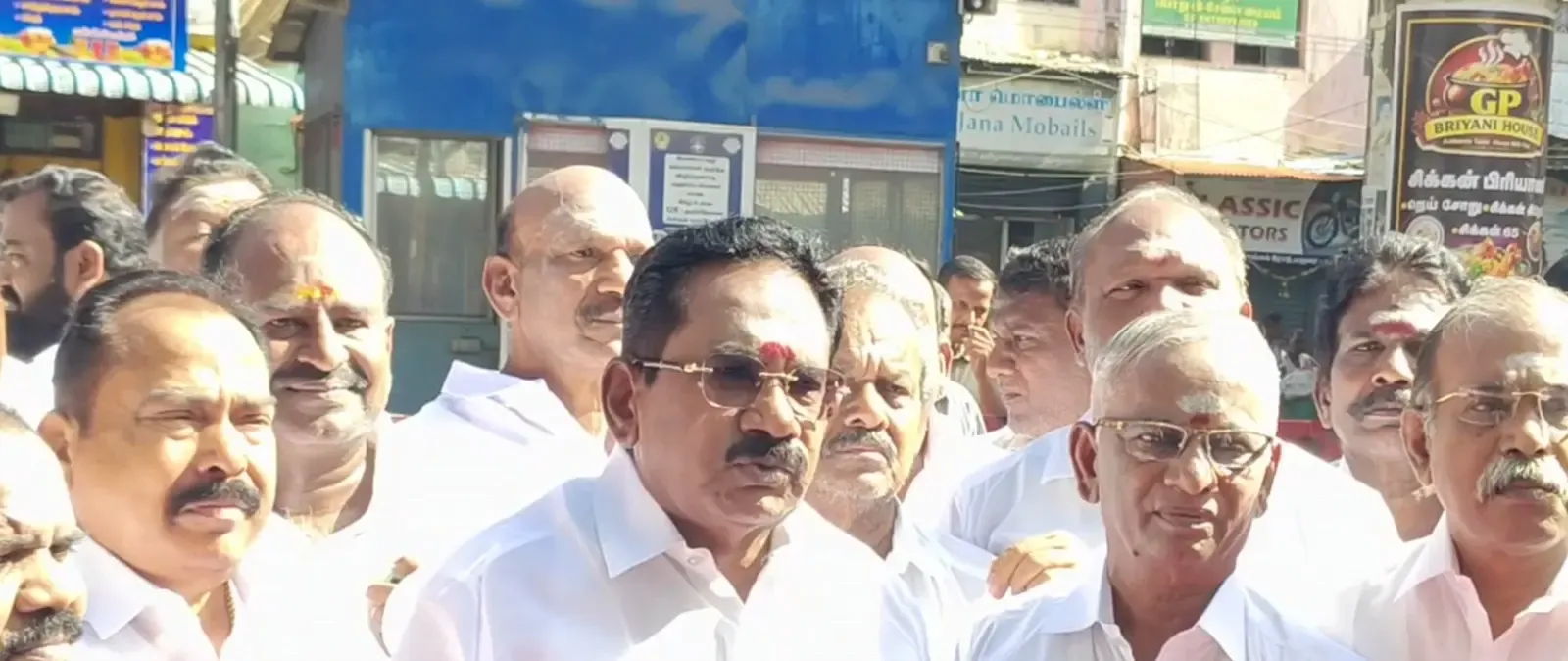 एआईएडीएमके नेता सेल्लुर के. राजू का CM विजय पर हमला: 'तानाशाह बन गए हैं मुख्यमंत्री'