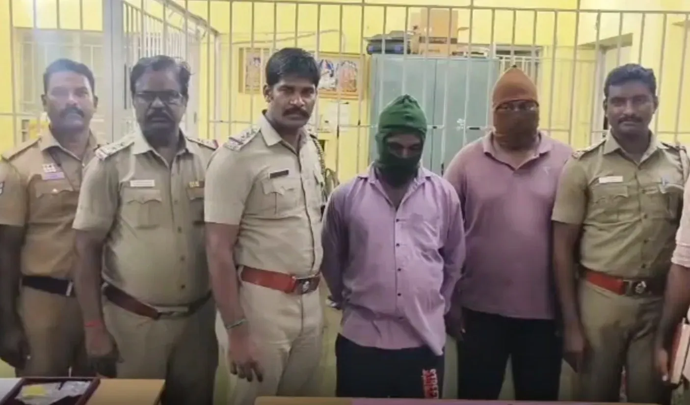 अंबूर सिलसिलेवार चोरी का भंडाफोड़: दो आरोपी रंगे हाथों गिरफ्तार, 4 सॉवरेन सोना व 65 ग्राम चांदी बरामद