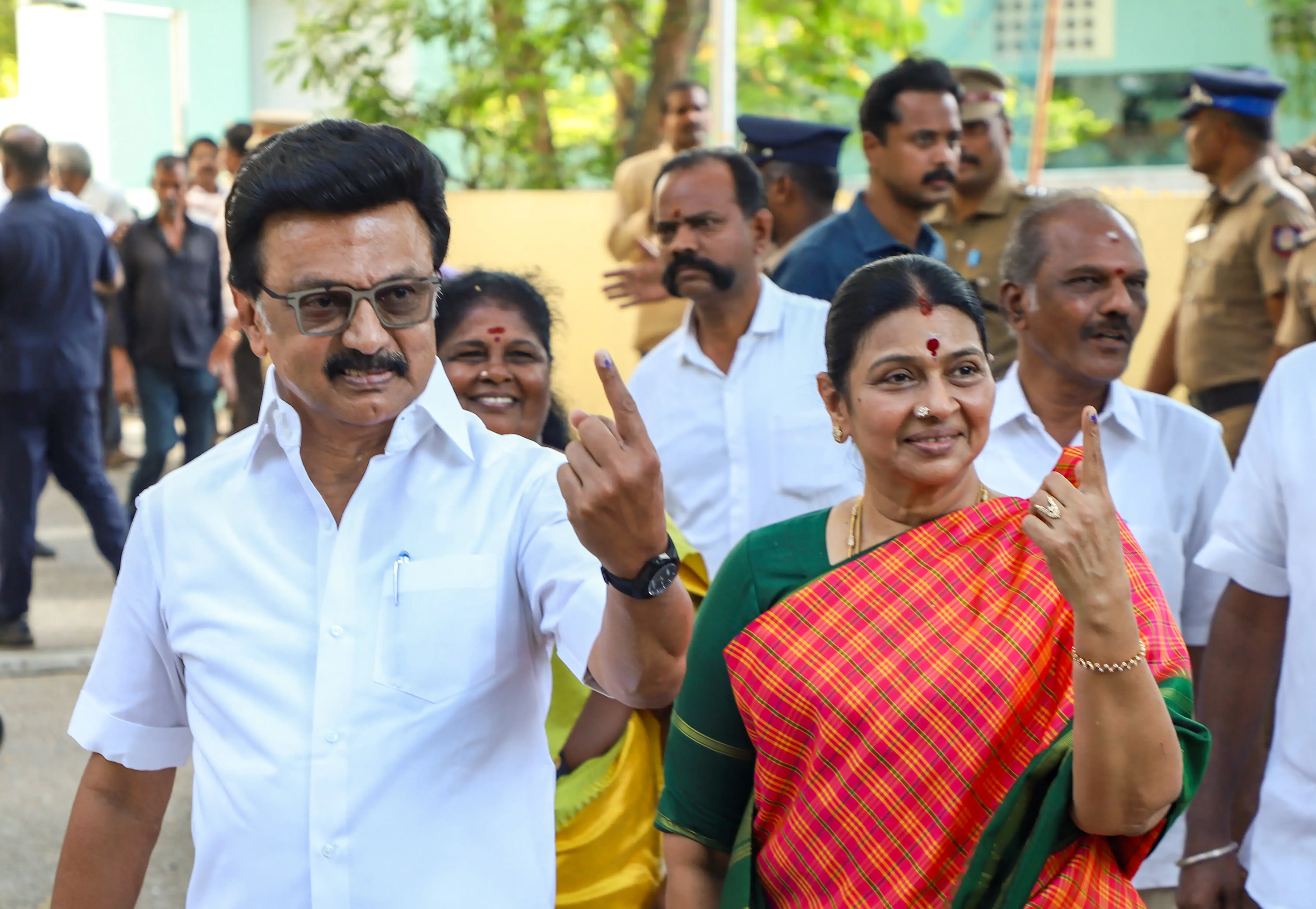 तमिलनाडु एग्जिट पोल 2026: DMK गठबंधन को 145 तक सीटें, AIADMK को झटका, विजय की TVK का पहला इम्तिहान