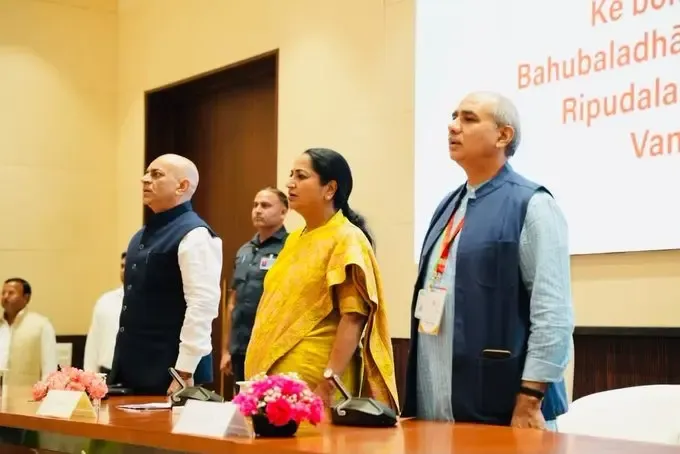 दिल्ली CM रेखा गुप्ता ने तमिलनाडु के 84 युवाओं से की मुलाकात, युवा संगम चरण-7 को बताया राष्ट्रीय एकता का प्रतीक