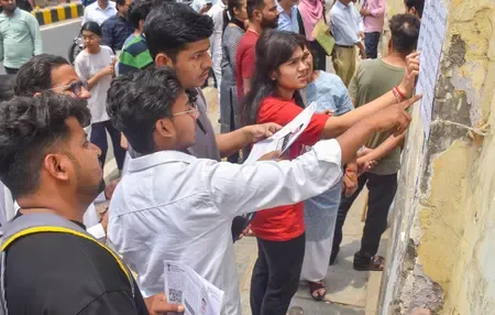 तमिलनाडु में टीएनपीएससी की परीक्षा, सख्त नियमों के बीच अभ्यर्थी हुए शामिल