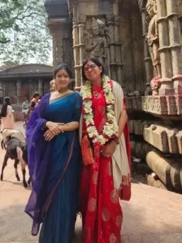 तनिषा मुखर्जी ने कामाख्या के दरबार में टेका मत्था, उमानंद मंदिर में किया दर्शन 