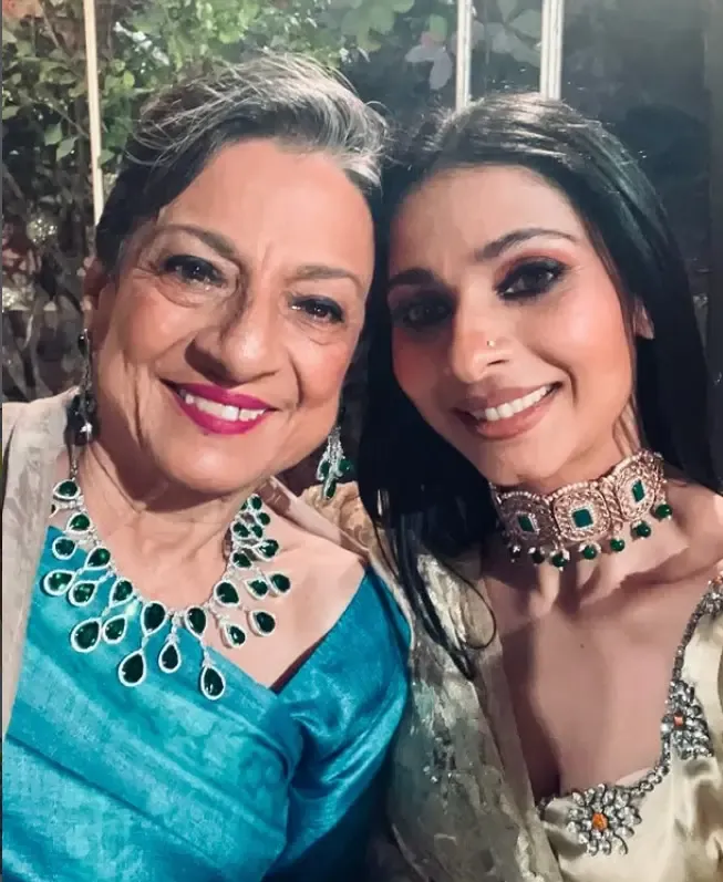 Tanishaa Mukerji wishes mom Tanuja on her 83rd birthday: 'My blessing'