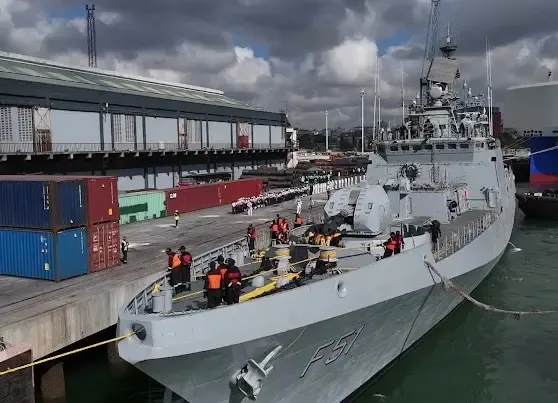 भारतीय युद्धपोत आईएनएस त्रिकंद का तंजानिया के दार-ए-सलाम में आगमन