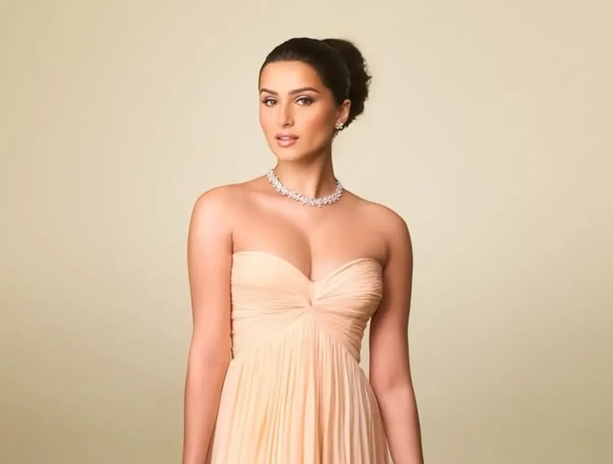 Did Tara Sutaria Just Channel Jennifer Lopez’s Iconic ‘Maid in Manhattan’ Look?