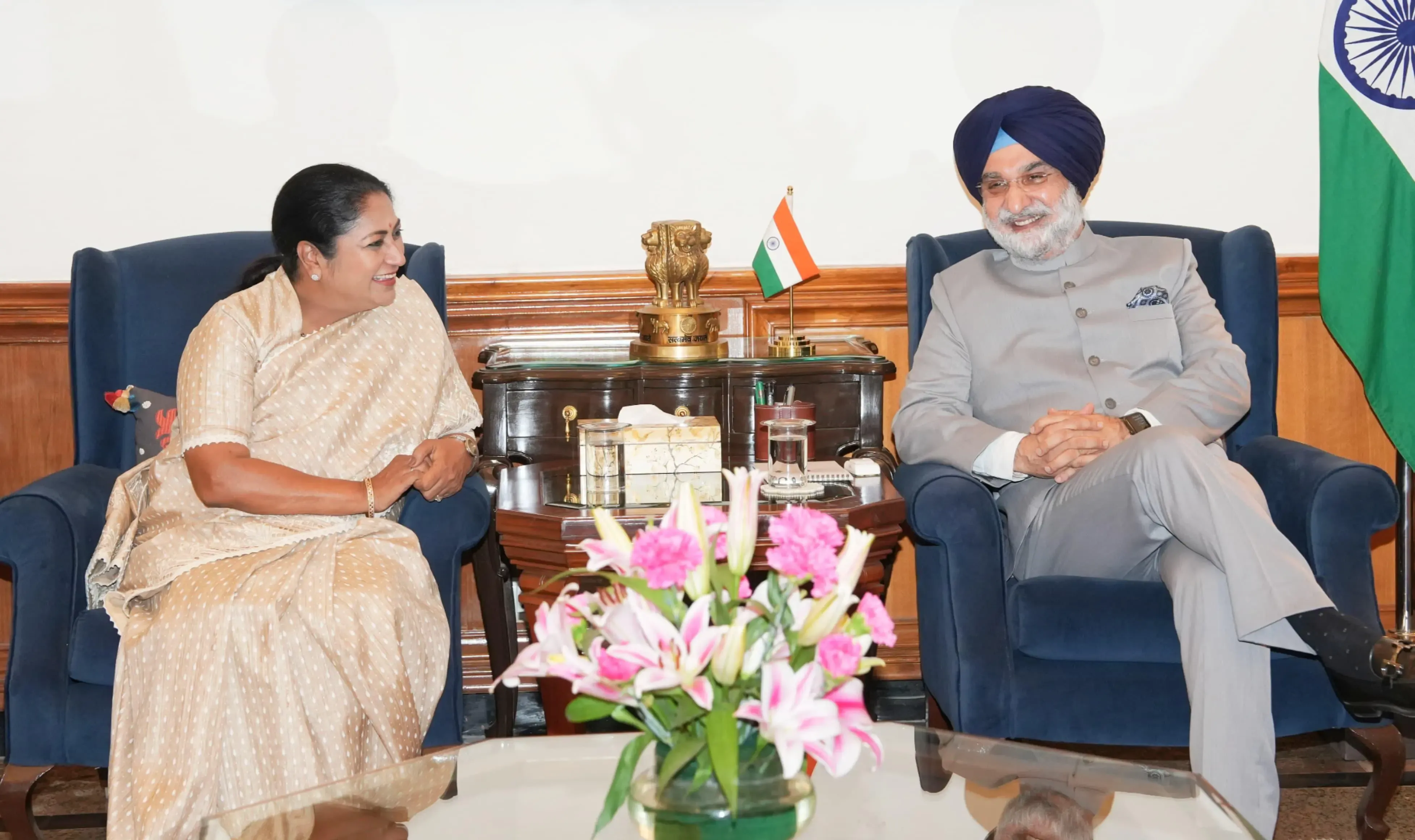 सीएम <b>रेखा गुप्ता</b> का संदेश: उपराज्यपाल <b>तरनजीत सिंह संधू</b> के नेतृत्व में दिल्ली की नई दिशा