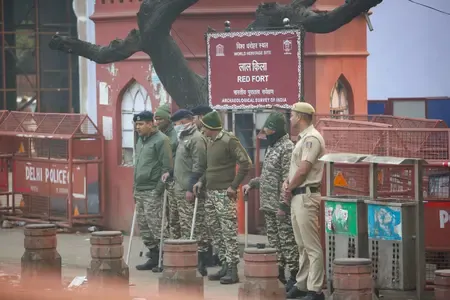 Who are the 500 officials investigating the Delhi blast?