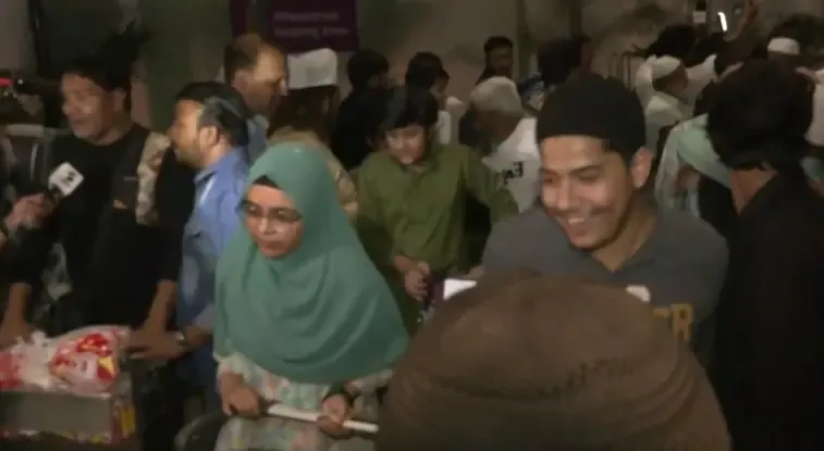 Emotional Reunion as 200 Indians Safely Return from Jeddah Amid Conflict