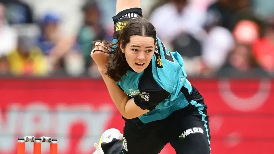 How Did Teen Pacer Hamilton Win the WBBL Young Gun Award While Lanning Secured the Golden Bat?