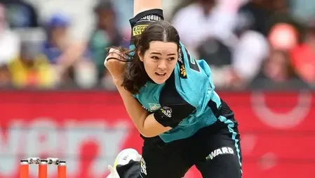 How Did Teen Pacer Hamilton Win the WBBL Young Gun Award While Lanning Secured the Golden Bat?