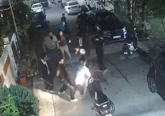 Why was a teenager fatally stabbed in Delhi's Kardampuri?