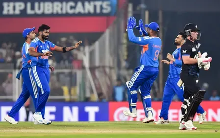 तीसरा टी20: अर्धशतक चूके फिलिप्स, बुमराह ने लिए 3 विकेट! भारत को 154 रन की दरकार