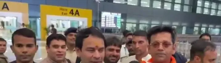 Could the Tej Pratap–Ravi Kishan Meeting at Patna Airport Indicate Political Shifts?