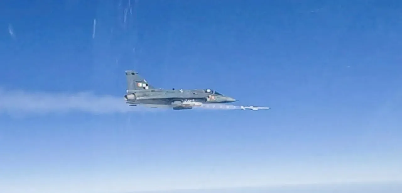 Tejas LCA MK1 Successfully Test-Fires Indigenous ASTRA Missile