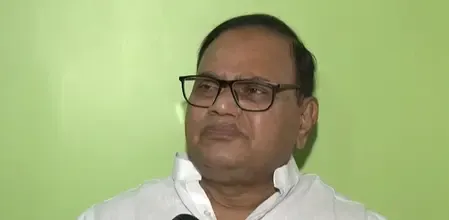 तेजस्वी के पोस्टर पर तीखी बयानबाजी, भीम सिंह बोले-'खलनायक' के परिवार का आदमी नायक कैसे?