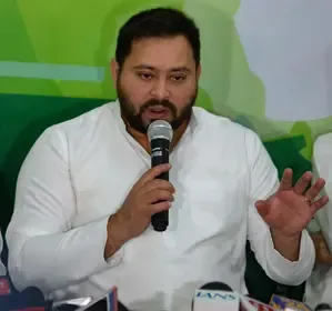 Tejashwi Appeals to Nitish, Highlights Corruption in BPSC Exam