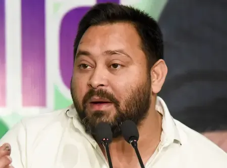 Tejashwi Yadav congratulates Nitish Kumar for being sworn in as Bihar CM 