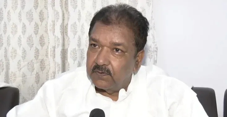 तेजस्वी यादव के ₹10,000 रिश्वत वाले बयान पर दिलीप जायसवाल का पलटवार, BJP ने साधा निशाना