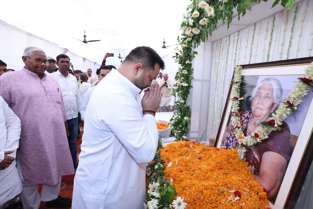 Tejashwi Yadav pays tribute at RJD's Uday Narayan Chaudhary's mother's condolence meet