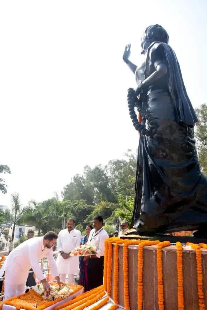 Tejashwi Yadav pays tribute to Indira Gandhi on death anniversary