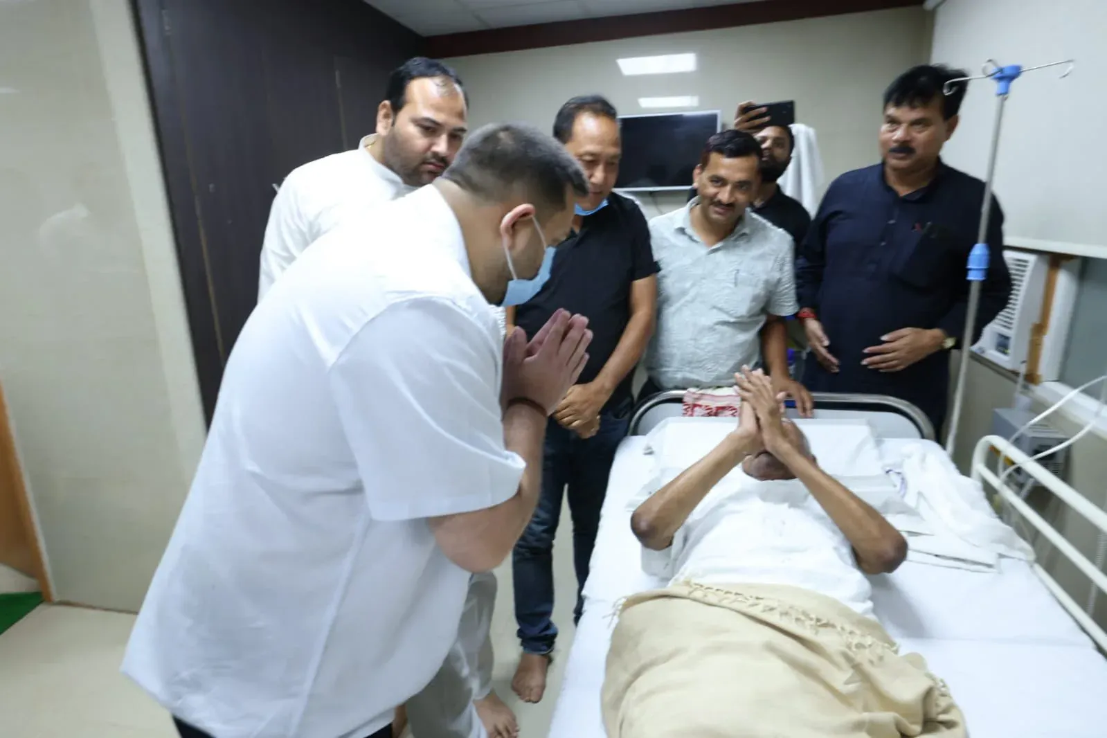 Tejashwi Yadav visits JD(U) leaders at IGIMS Patna