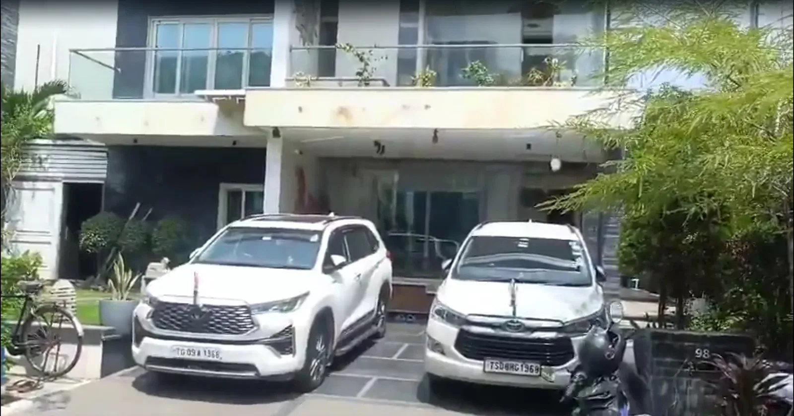 Telangana ACB raids R&B Engineer-in-Chief Mohan Naik's premises in DA case
