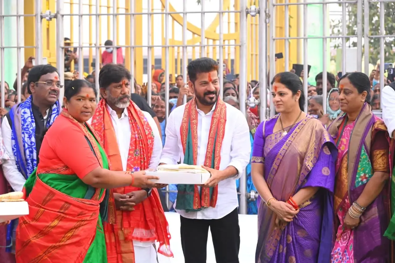 Did Telangana CM and ministers pay homage at the tribal shrine in Medaram?