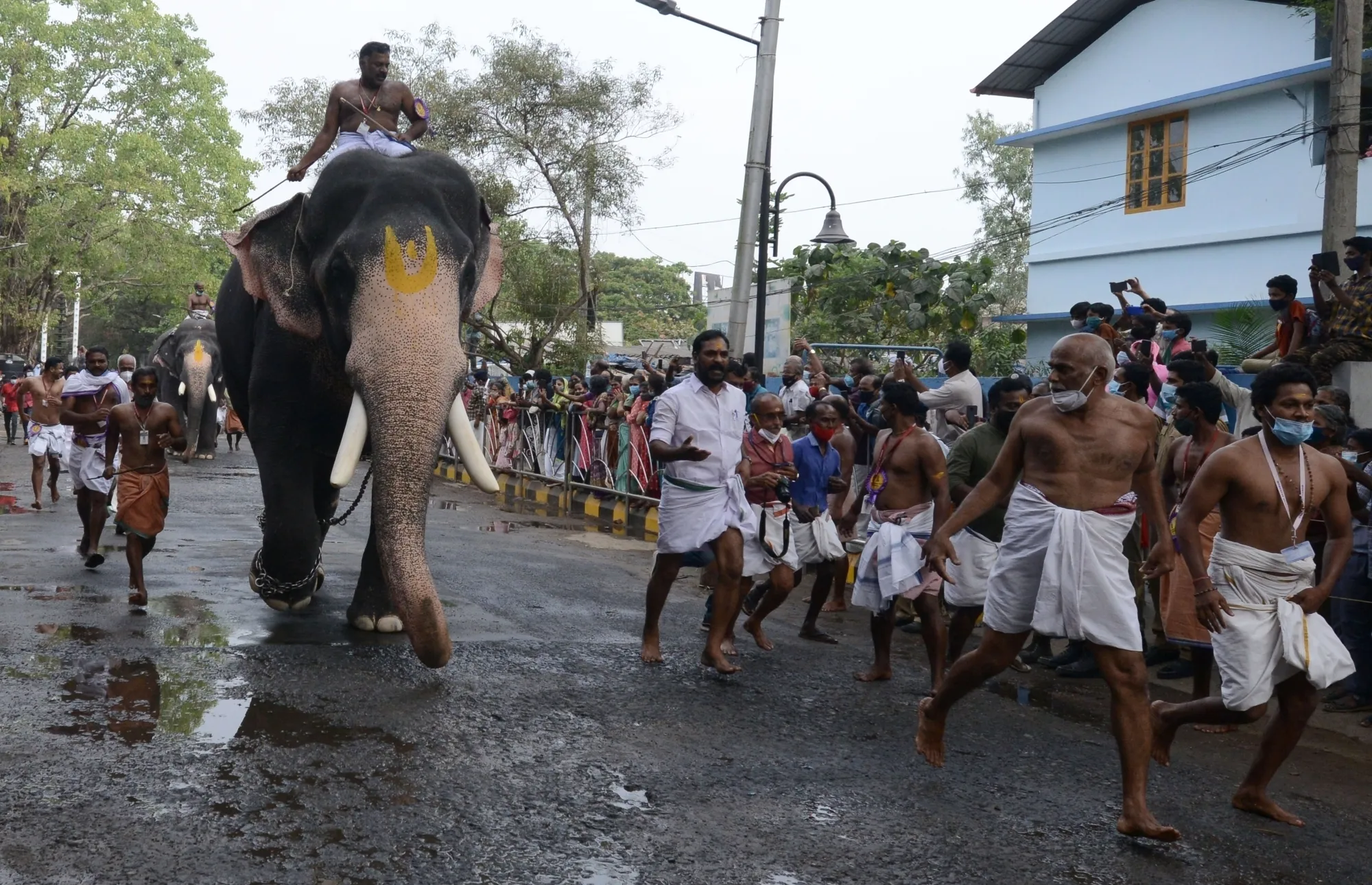 Controversy Surrounds 'Temple' Shirt Policy in Kerala
