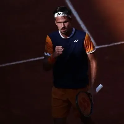 Tennis: China's Zhang misses match points, loses to Altmaier at ATP Italian Open