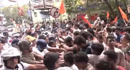 Jadavpur University clashes: V-C hints at police outpost after ABVP-SFI clash