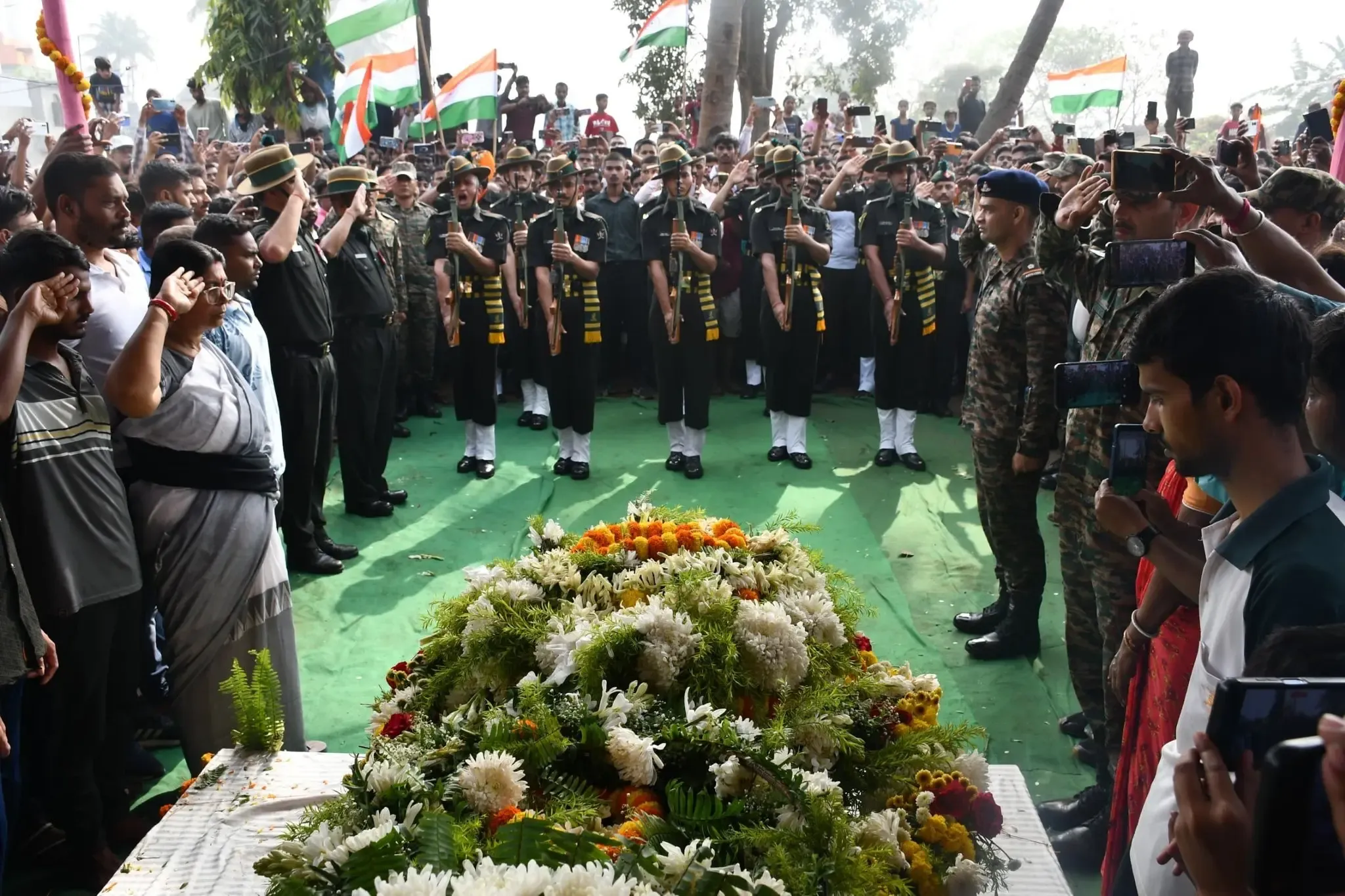 थलसेना प्रमुख ने सूबेदार संदीप कुमार, अग्निवीर मनीष और गनर अजय जैसवाल को श्रद्धांजलि दी