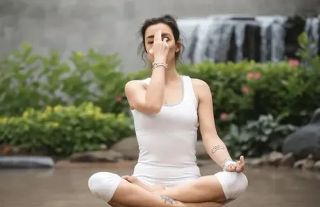 ठंड में बढ़ता है निमोनिया का खतरा, ये योगासन और प्राणायाम बनाएंगे फेफड़ों को मजबूत