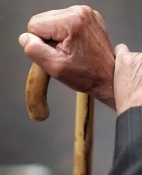 क्या ठंडी हवा से बुज़ुर्ग हाइपोथर्मिया के खतरे में हैं?