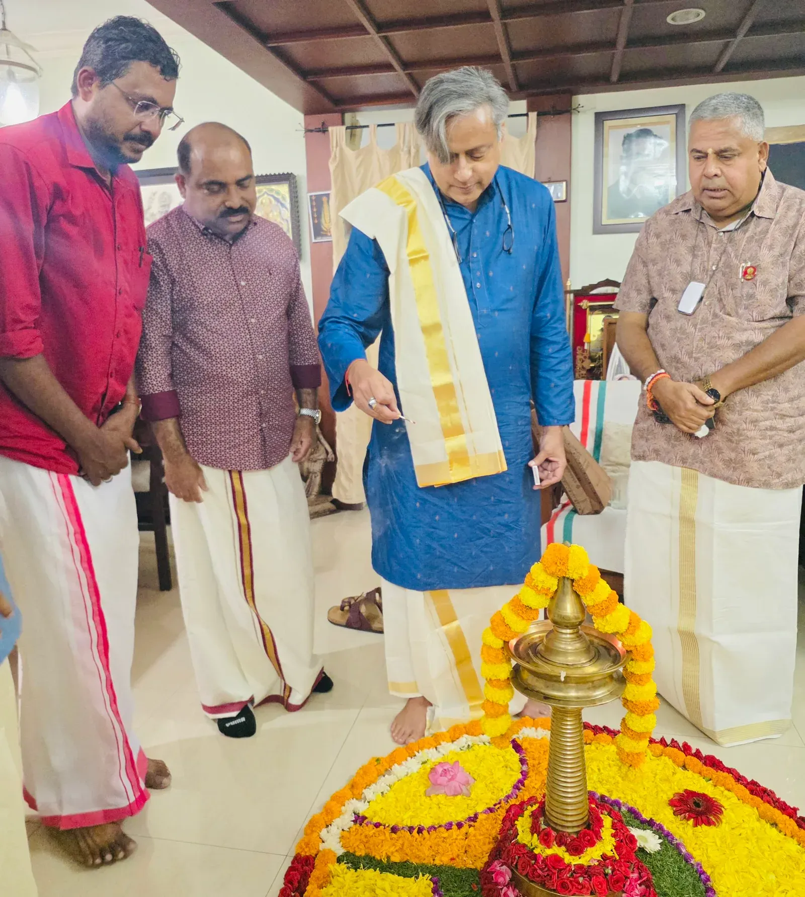 Tharoor Hosts Onam Sadya for Team in Thiruvananthapuram