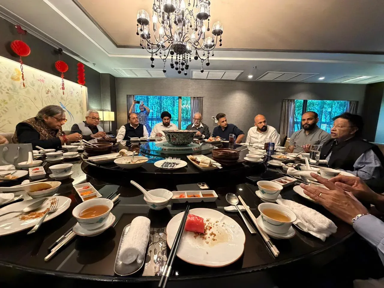 Tharoor Meets Indo-Thai Chamber Board, Lauds Diaspora Depth