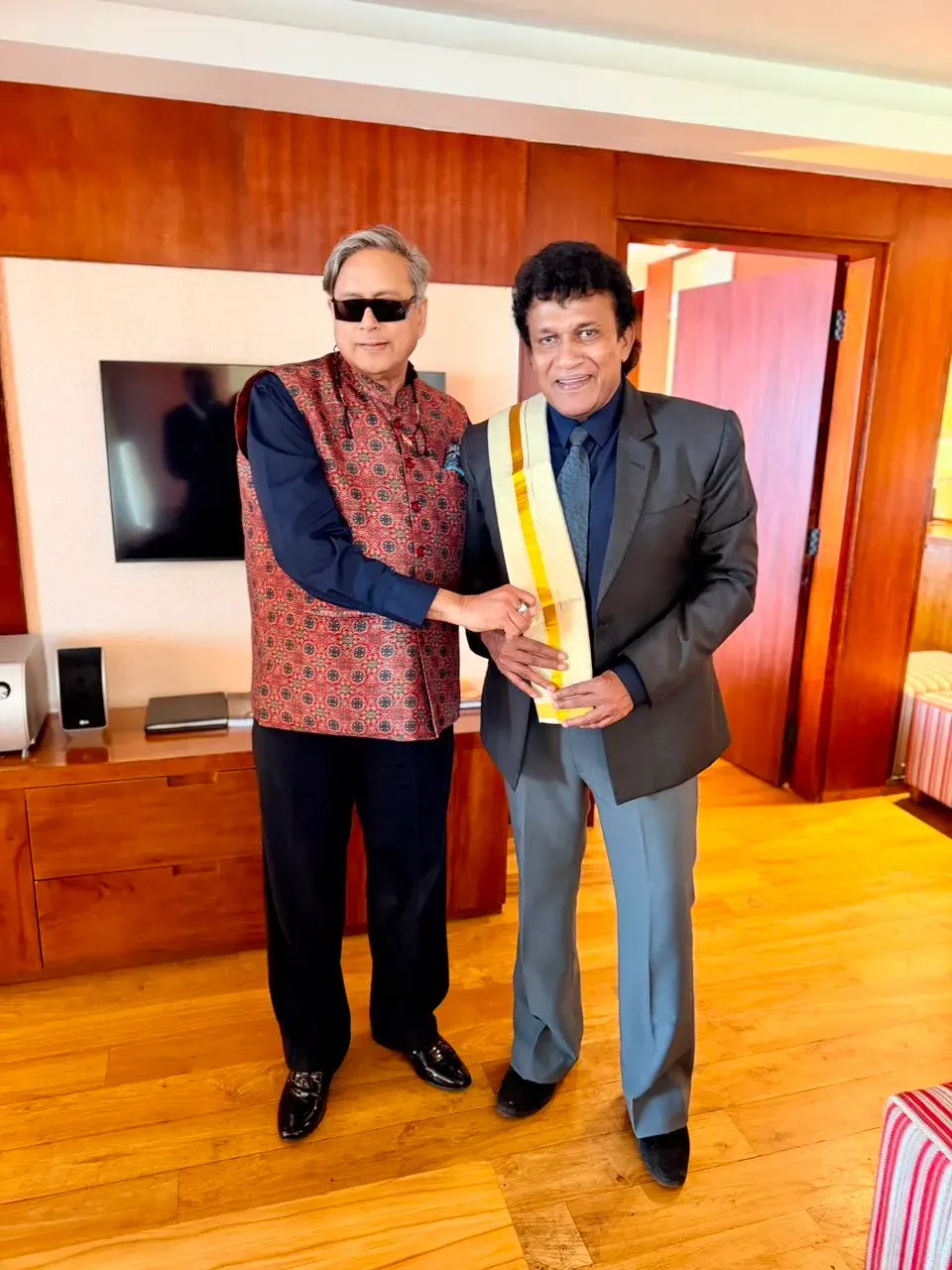 Tharoor Meets Sri Lankan Tamil Leader Mano Ganesan