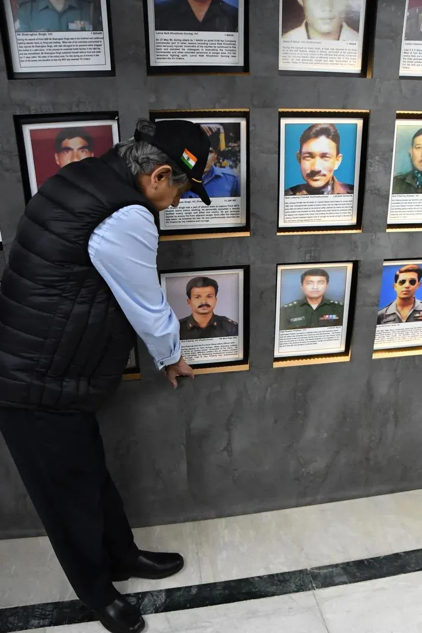 Tharoor Pays Tribute to Capt Jerry PremRaj from Thiruvananthapuram