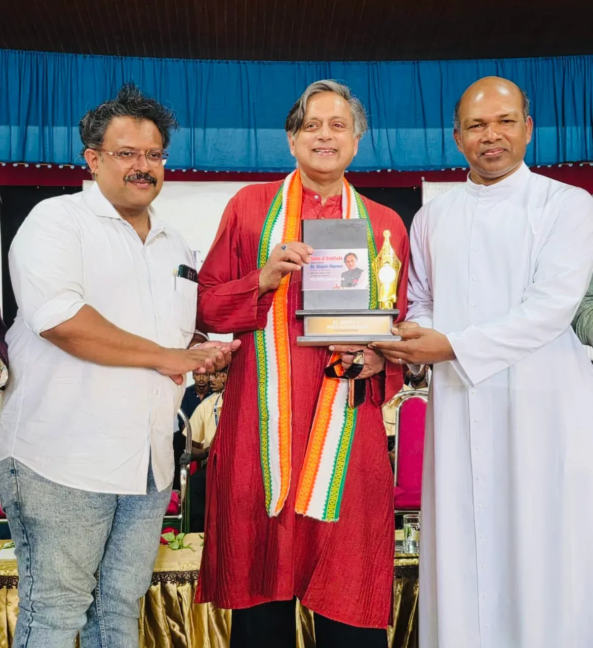 Tharoor Presents Trophies at Thiruvananthapuram Award Ceremony