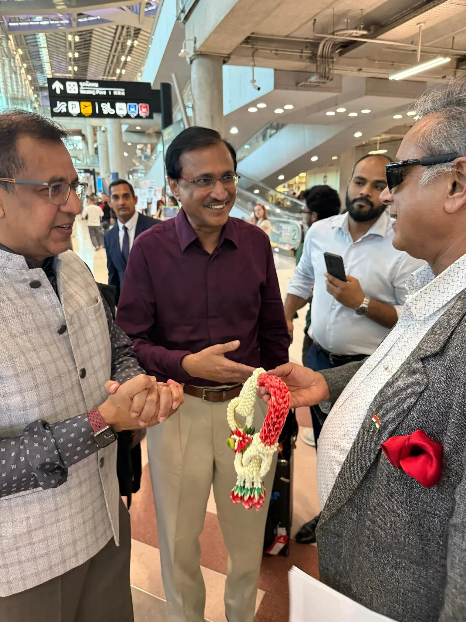 Tharoor visits Bangkok at India-Thai Chamber invite