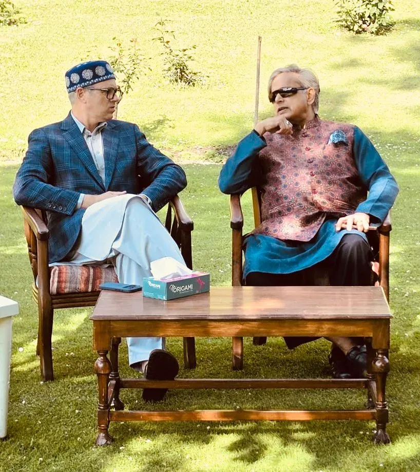 Tharoor Visits Dachigam National Park, Meets CM Omar Abdullah