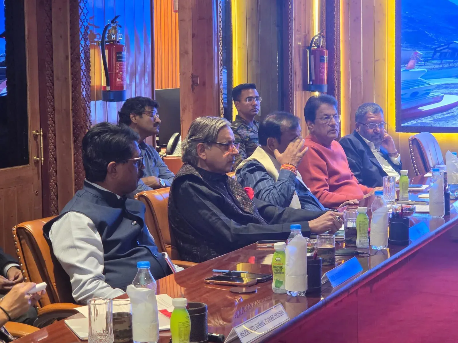Tharoor Wraps Ladakh Visit With Fire and Fury Corps Briefing