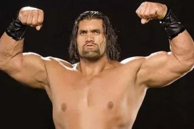 द ग्रेट खली: जूते खरीदने के पैसे नहीं थे, पत्थर तोड़े — फिर WWE वर्ल्ड हैवीवेट चैंपियन बनने वाले पहले भारतीय बने